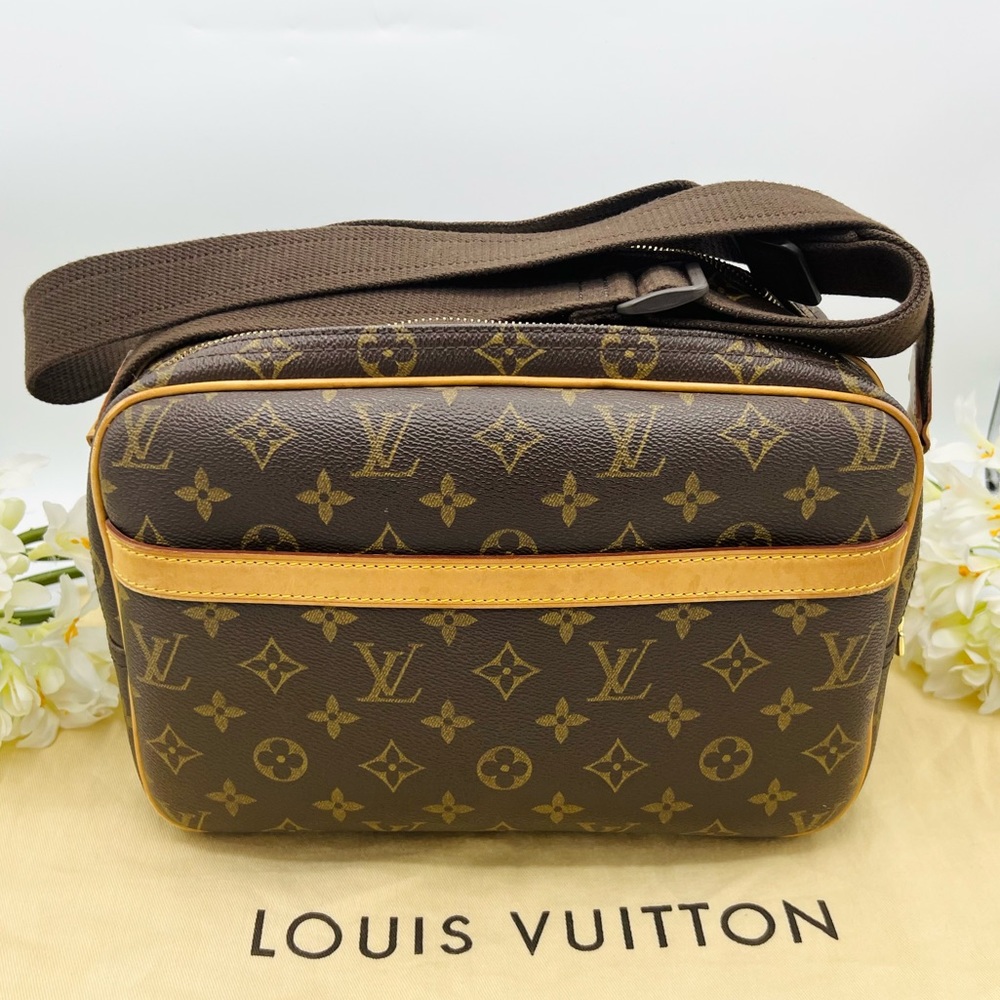 Louis Vuitton Monogram Reporter